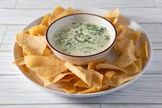 Espinaca Dip & Chips.